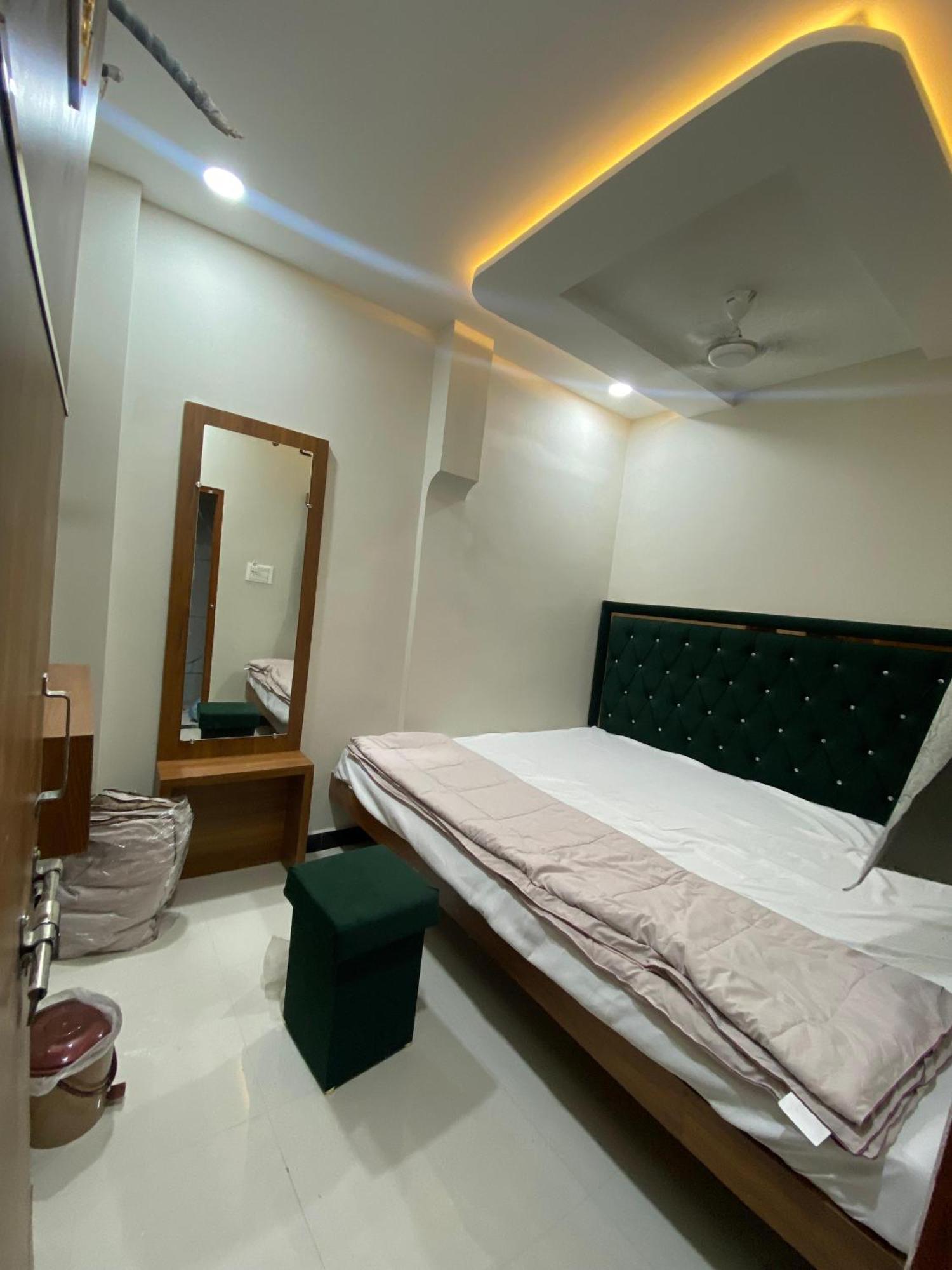 Hotel Super Palace Ujjain Buitenkant foto