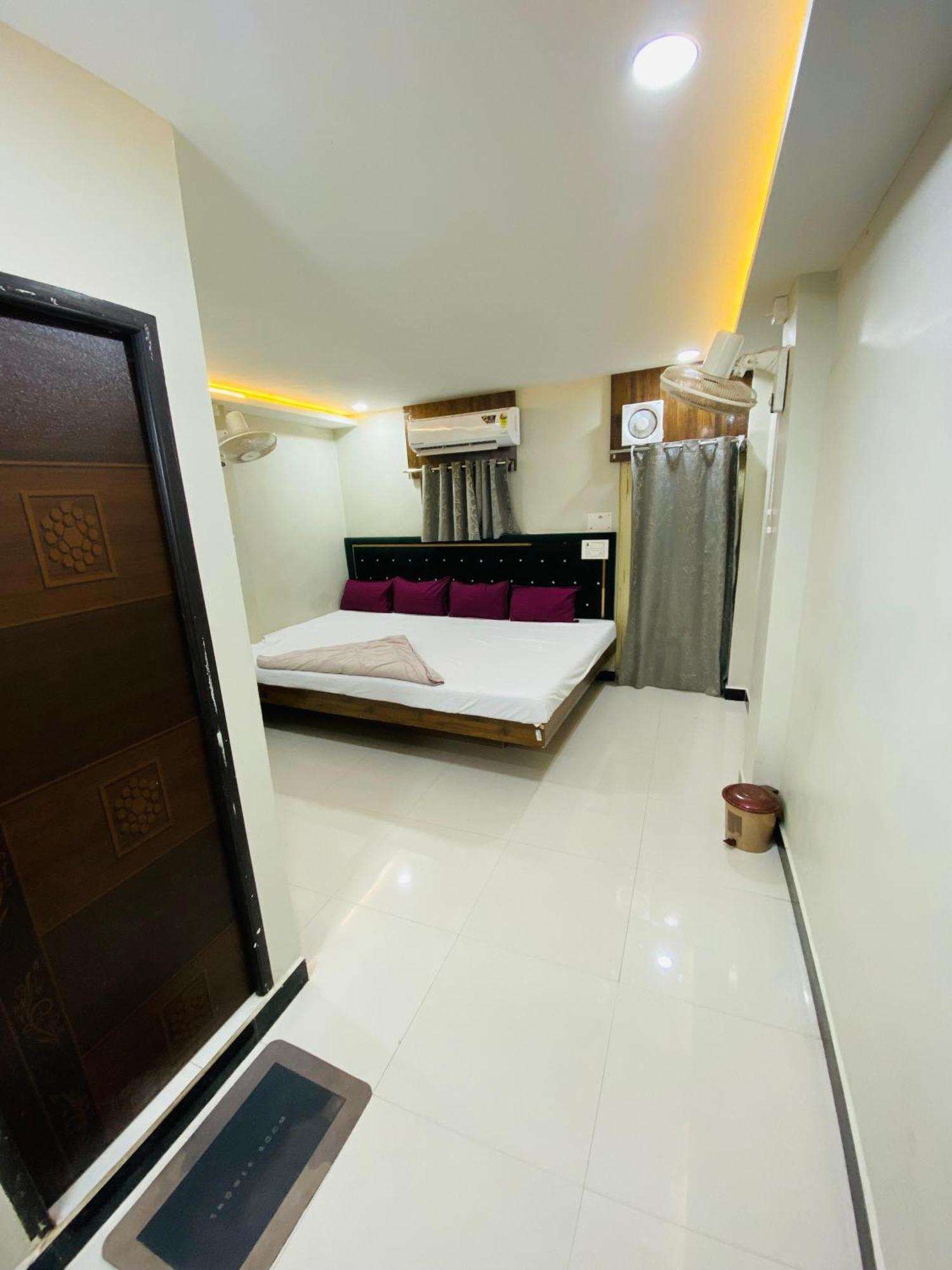 Hotel Super Palace Ujjain Buitenkant foto