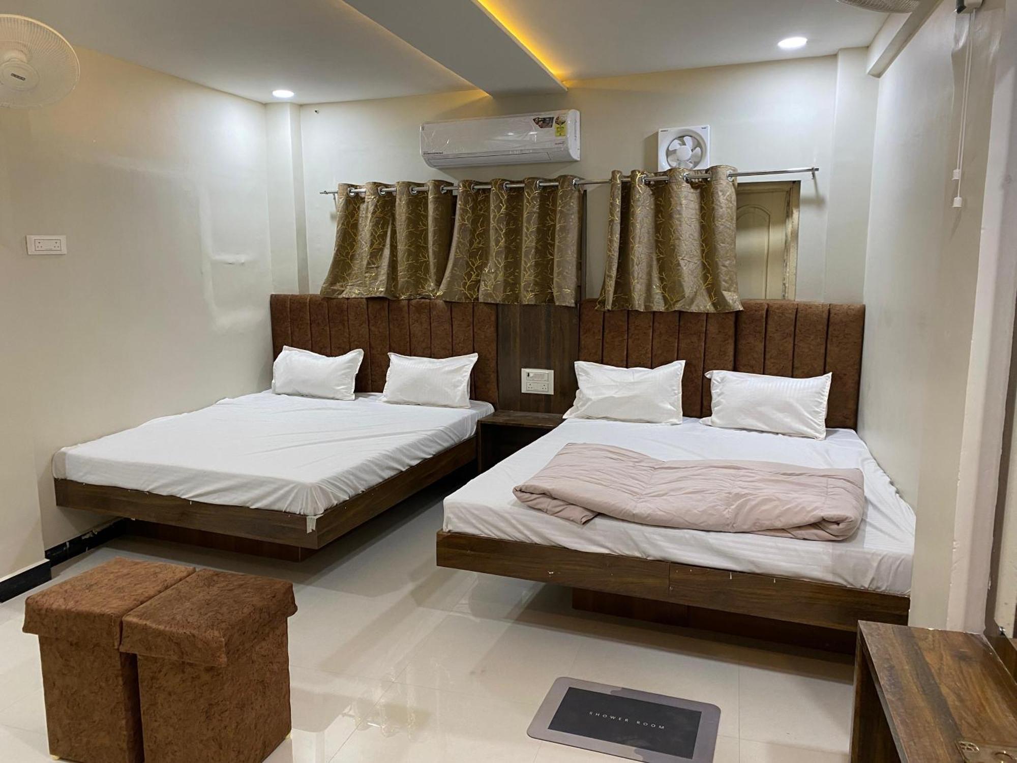 Hotel Super Palace Ujjain Buitenkant foto